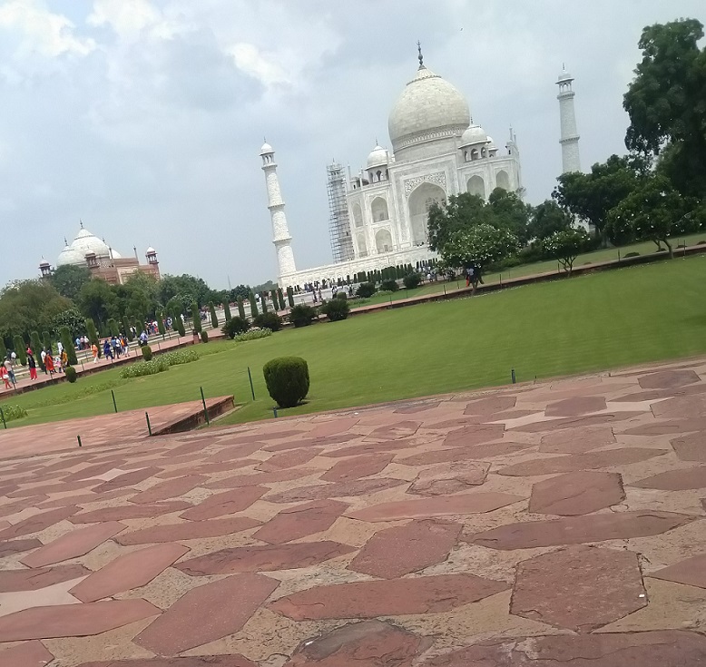 Taj mahal and other attractions in Agra