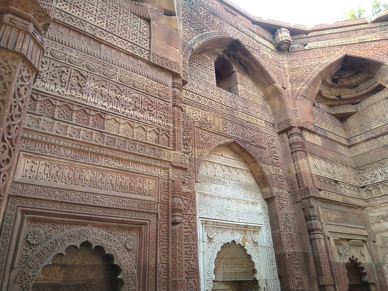 iltutamish tomb Delhi Qutub MInar and complex